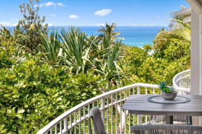 Andari Apartment 2, Sunshine Beach, Beachfront Street and just steps to Surf-club
